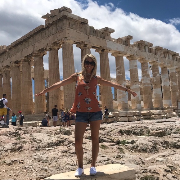 Meet your Posher, Courtney - Picture 3 of 8